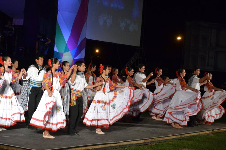 Hoy es el día del Folklore Paraguayo|Ko árape ojegueromandu’a Paraguái Tavarandu imagen