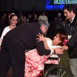 El Presidente Fernado Lugo, saluda a una de las Bailarinas del Ballet