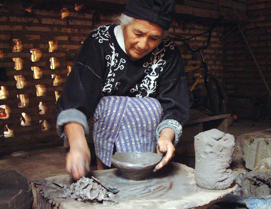 Entrega de reconocimiento a artesanos paraguayos|Ojehechakuaa artesanokuéra paraguaiguápe hembiapokuére imagen