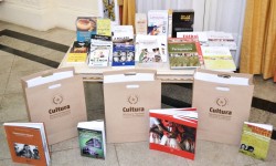 Cultura entregó libros para futura biblioteca de la Presidencia de la República imagen