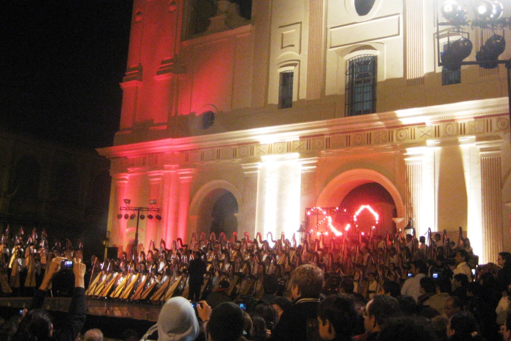 Paraguay pretende batir el Récord Guinness con la orquesta de Arpas más grande del mundo imagen