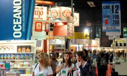 Roa Bastos y el exilio, temas centrales del Día de Paraguay en la Feria del Libro de Argentina imagen