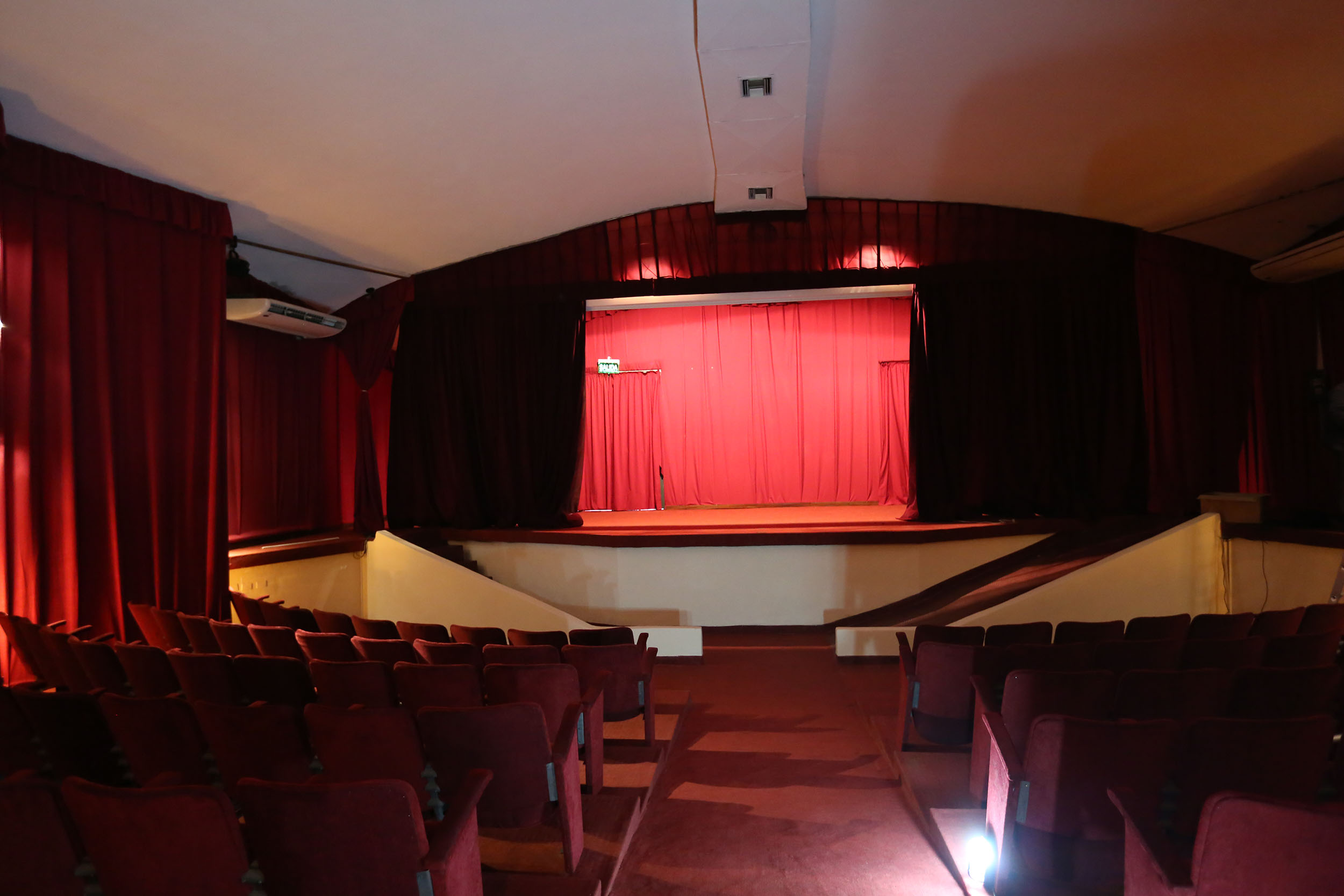 Crecida del río Paraguay obliga al cierre del Cine Teatro del Puerto imagen