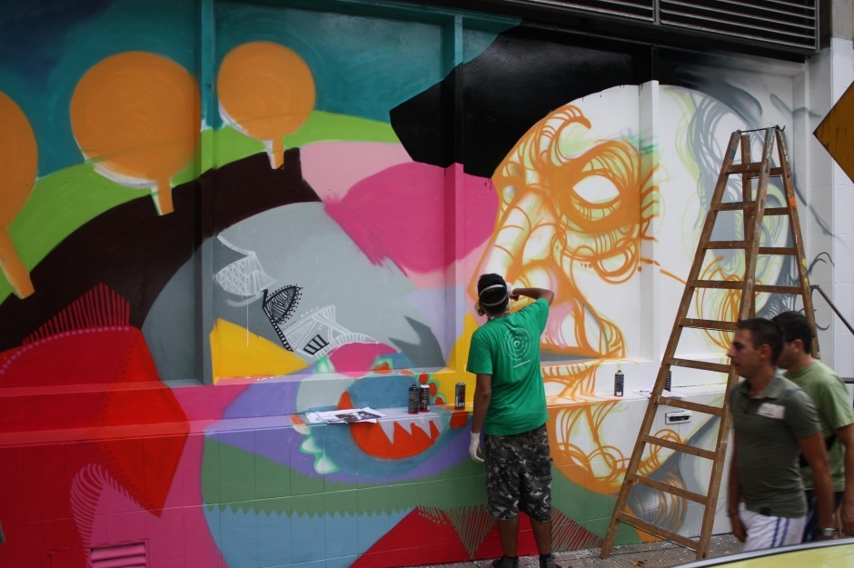 Un mural de Oz Montanía para celebrar la diversidad cultural imagen