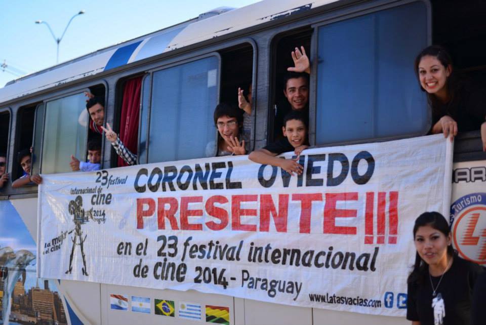 El Festival de Cine movilizó a Coronel Oviedo y reunió a 500 espectadores en el estreno de Latas vacías imagen