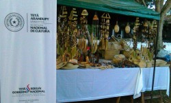 Apoyados por la SNC, indígenas muestran sus creaciones en la Expo Caazapá 2015 imagen