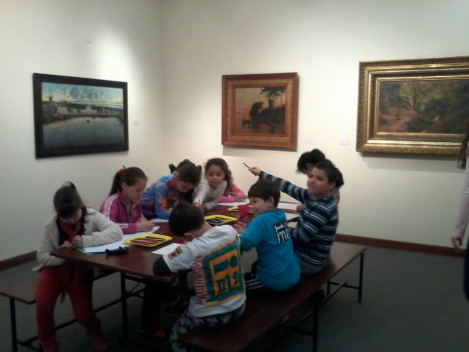 “Una mañana en el museo” invita a los niños a descubrir el arte en vacaciones imagen