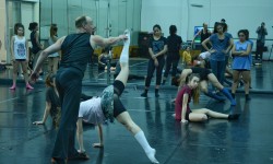 Prestigioso coreógrafo internacional dicta  workshop de danza contemporánea imagen