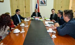Ministro recibe a directores de las bienales de Asunción, Curitiba y La Habana imagen