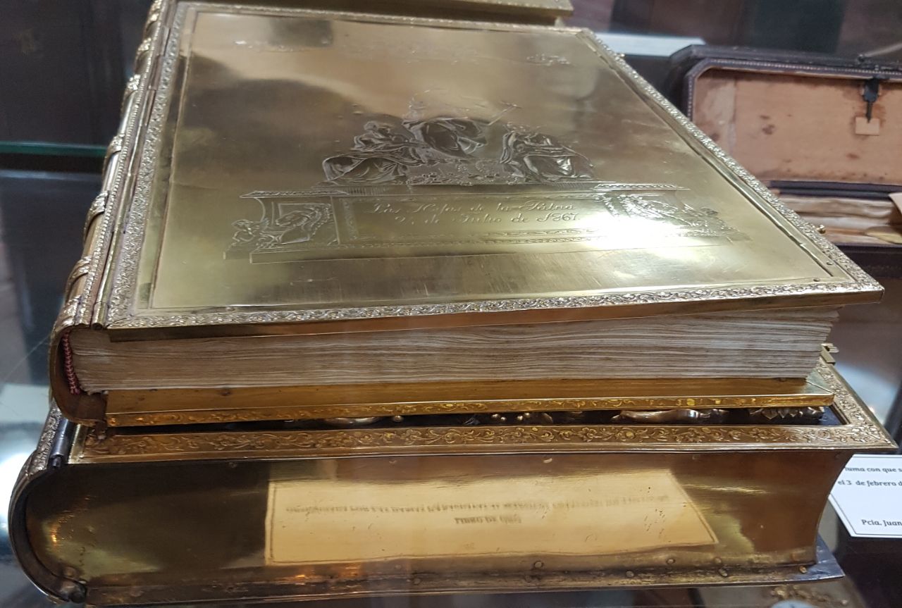 “Libro de Oro” retornará al Archivo Nacional tras casi 150 años imagen