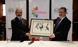 Embajada de Ecuador entrega a Paraguay grabados del artista Oswaldo Guayasamín imagen