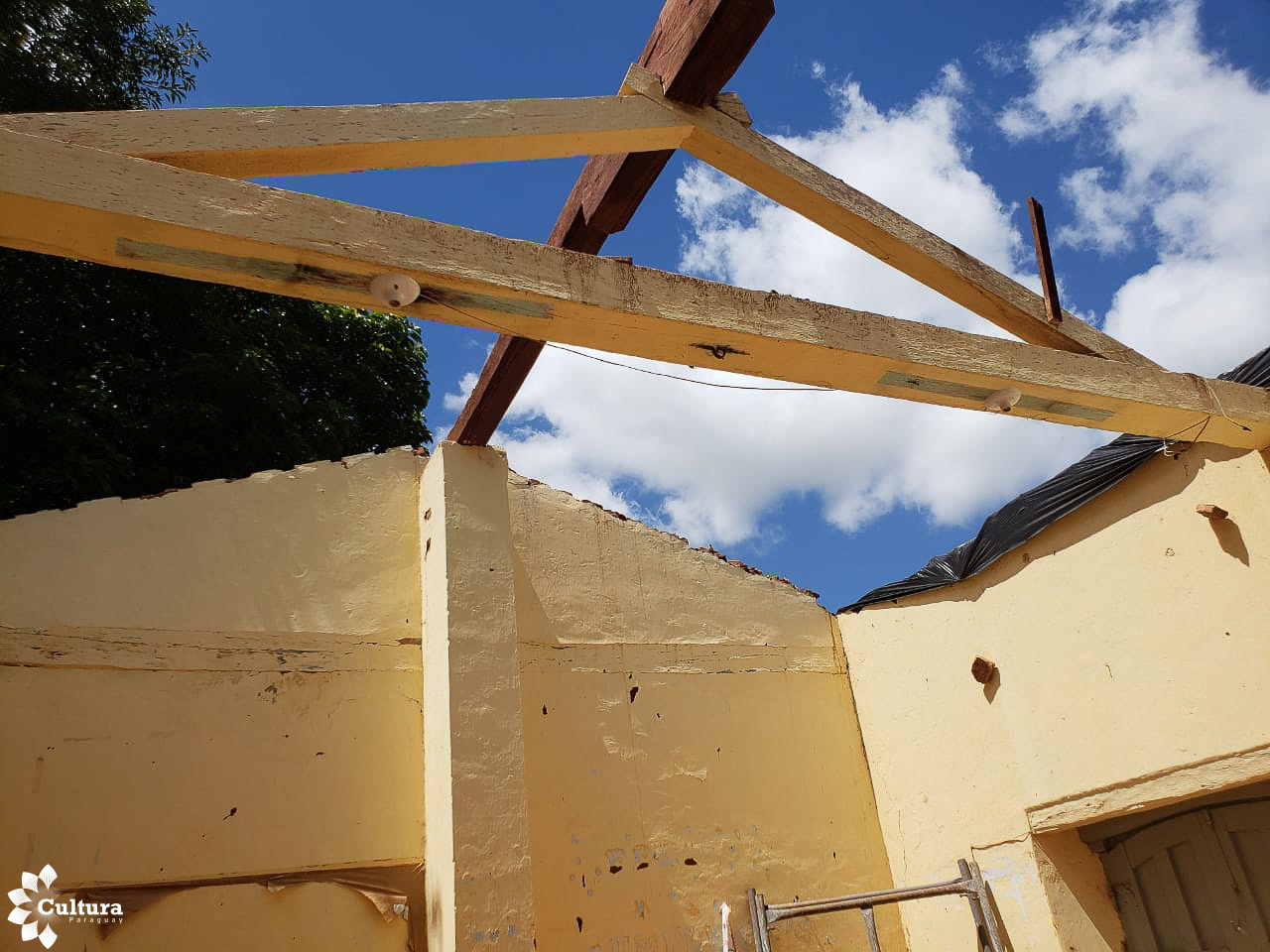 Funcionarios de Cultura verificaron situación de la obra de edificio patrimonial de Caazapá y casas de la Villa Inglesa en Sapucai imagen