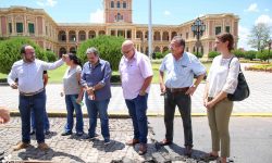 Expertos de la SNC proseguirán exploración ante hallazgos de adoquines antiguos frente al Palacio de Gobierno imagen