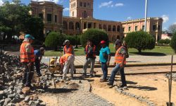 Avanzan obras de restauración del adoquinado frente al Palacio de Gobierno imagen