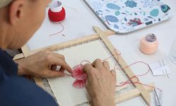 Enseñan a tejer ñandutí en la Semana de la Cultura y la Diversidad imagen