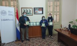 SNC recibió mil ejemplares del libro “El Pensamiento que fluye en las lenguas indígenas vivas en Paraguay” por parte de ltaipú Binacional imagen