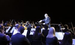 Orquesta Sinfónica Nacional en el Teatro Colón por los 211 años de la independencia del Paraguay  imagen