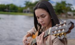 Salma Gómez, joven y embajadora de la guitarra clásica. imagen