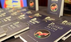 Paraguay y España fortalecen la cooperación cultural con la entrega de la edición bilingüe de Platero y yo imagen